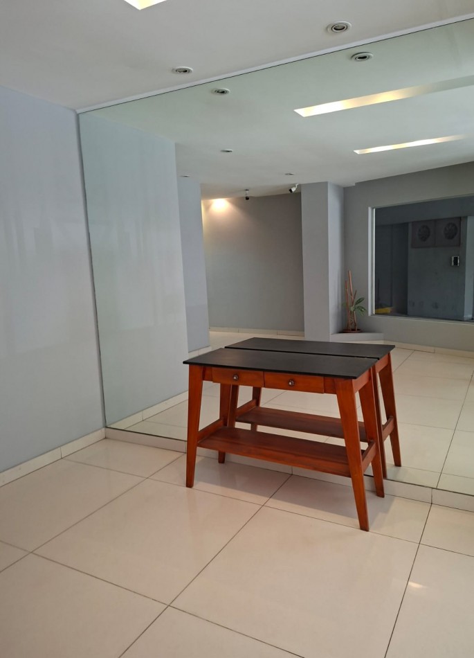 Amplio y luminoso Depto. 2 ambientes con Balcon. a Pulmon abierto Excel. Ubicacon