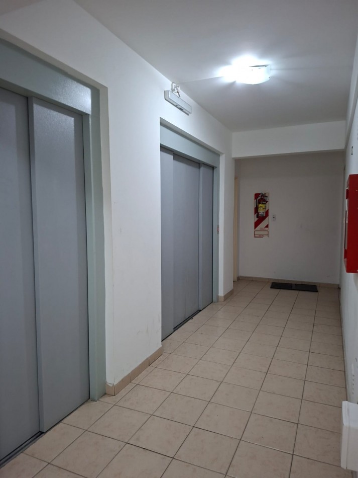 Amplio y luminoso Depto. 2 ambientes con Balcon. a Pulmon abierto Excel. Ubicacon