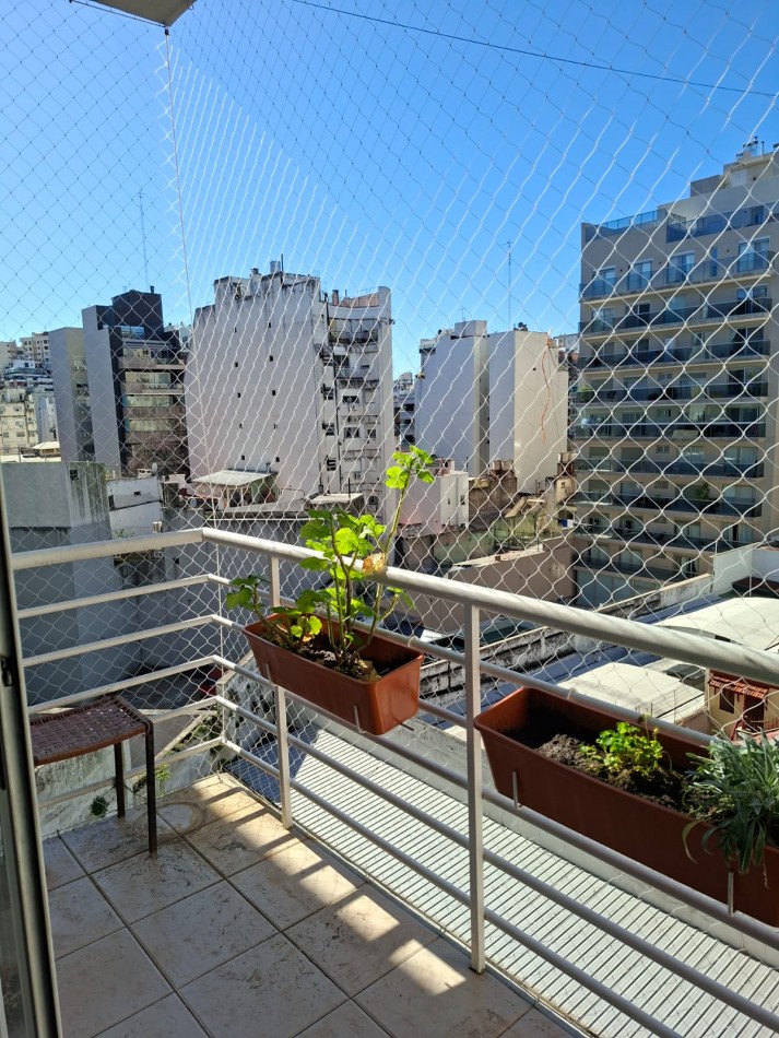 Amplio y luminoso Depto. 2 ambientes con Balcon. a Pulmon abierto Excel. Ubicacon