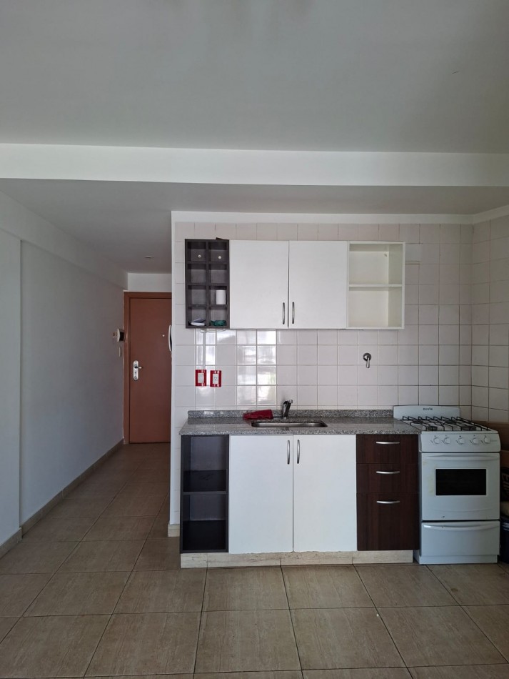 Amplio y luminoso Depto. 2 ambientes con Balcon. a Pulmon abierto Excel. Ubicacon