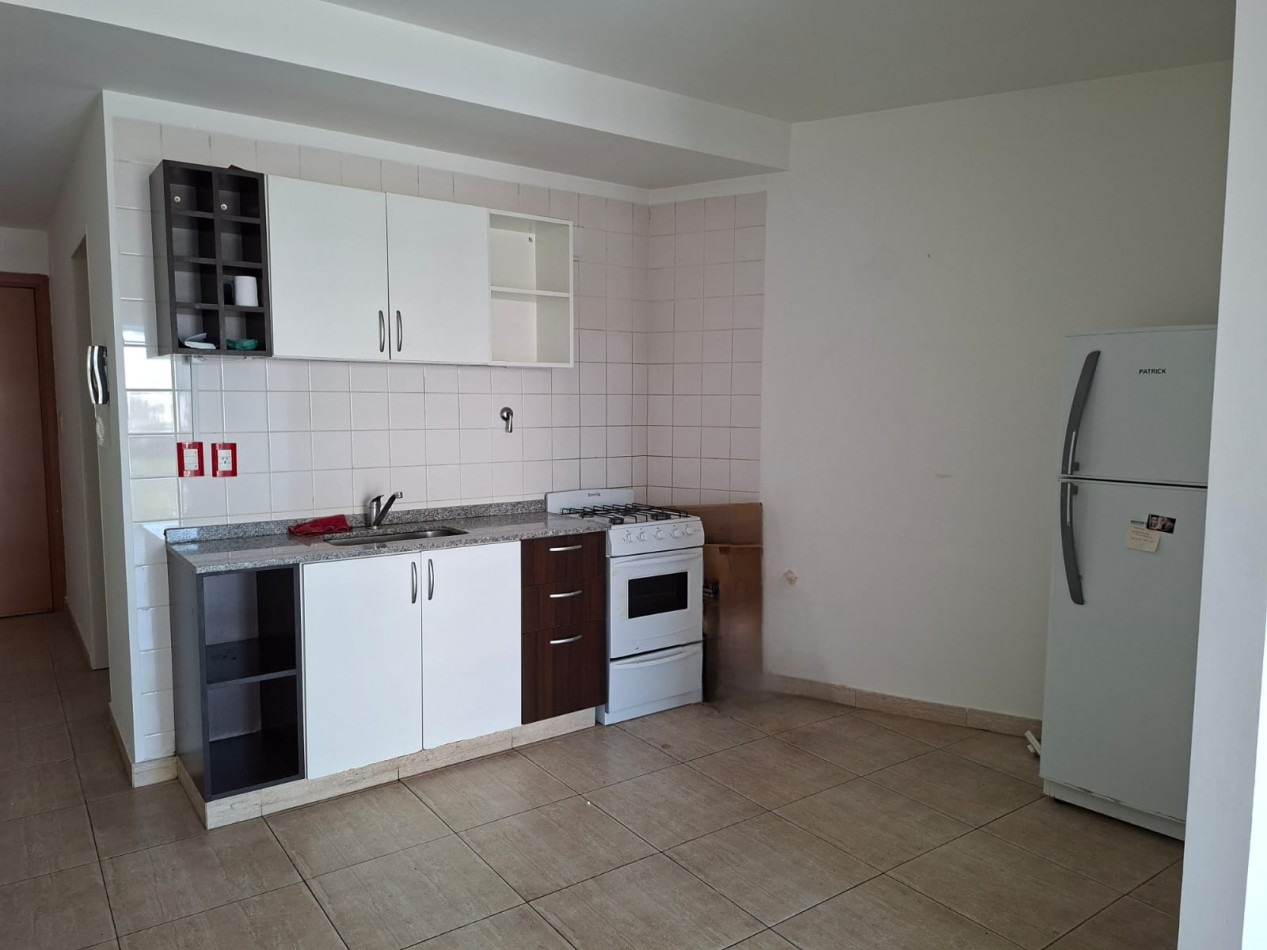 Amplio y luminoso Depto. 2 ambientes con Balcon. a Pulmon abierto Excel. Ubicacon