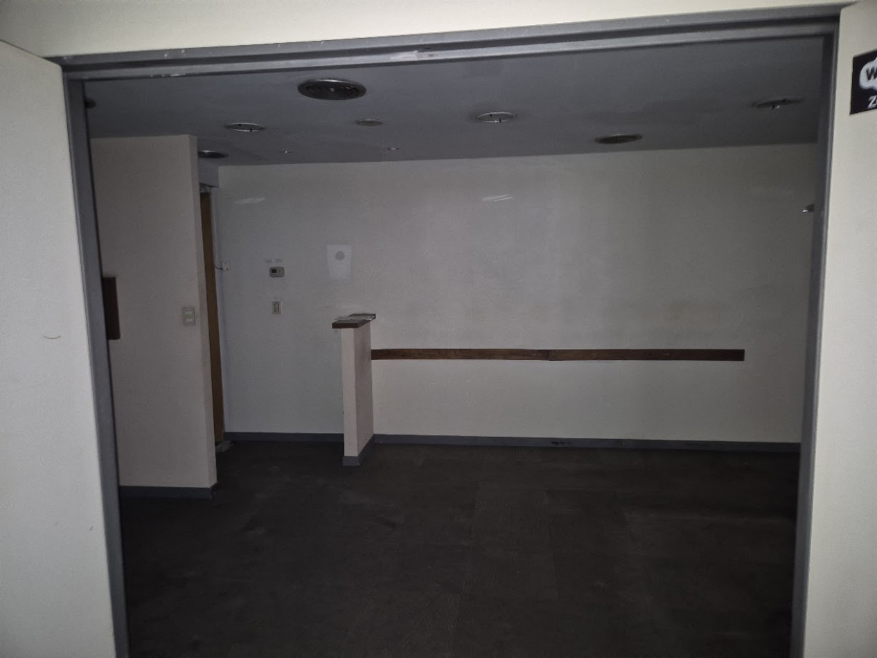 Amplia Oficina de 170 m2 sobre Florida con cocheras