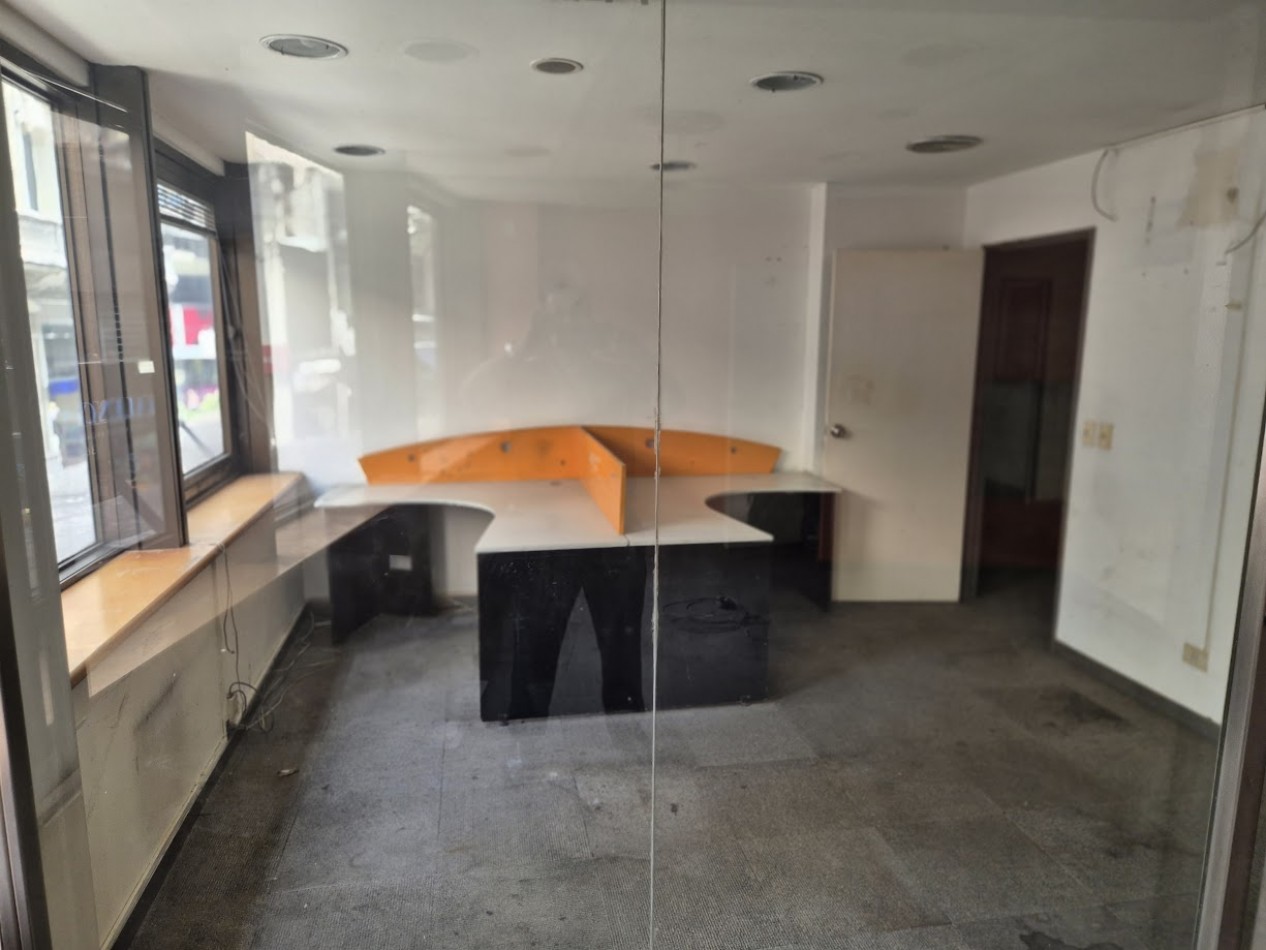 Amplia Oficina de 170 m2 sobre Florida con cocheras