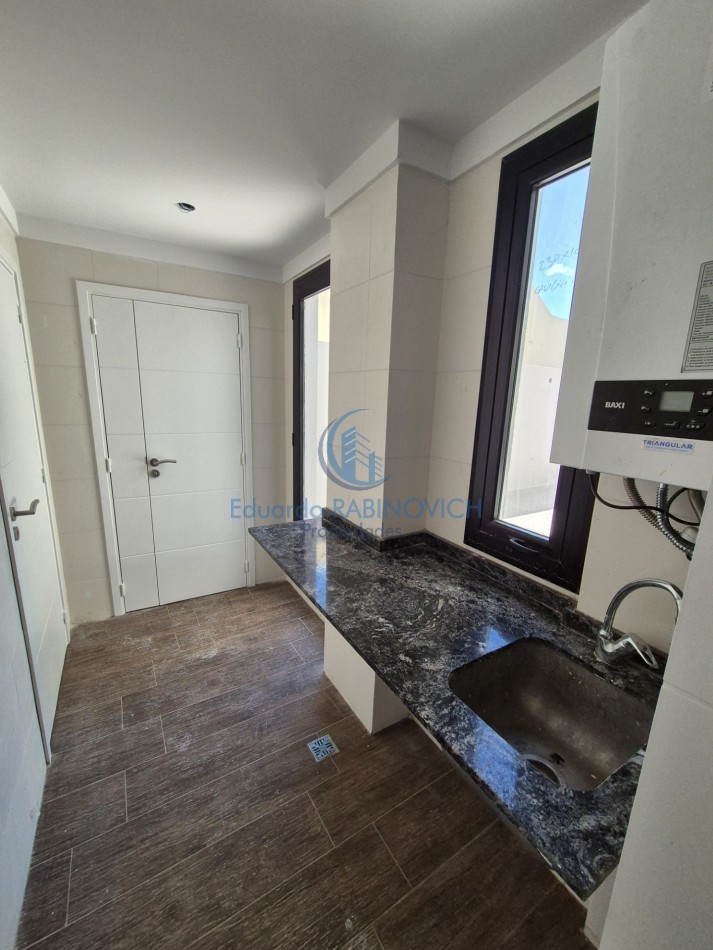 Piso de 4 Dorm (2 Suites) Patio y Balcon con Parrilla  y cochera fija A ESTRENAR 