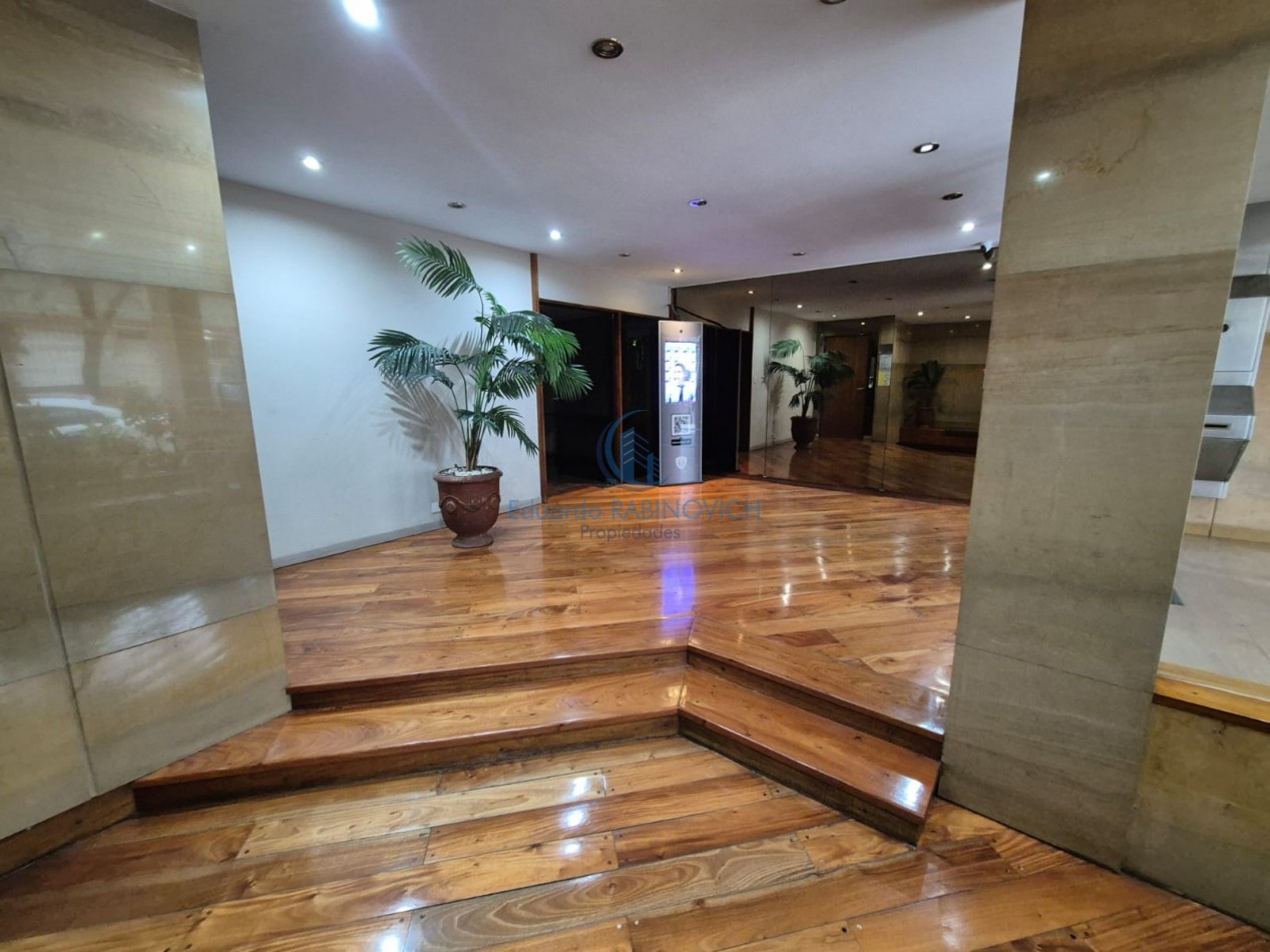 Gran Piso de Categoria con Cochera y Baulera