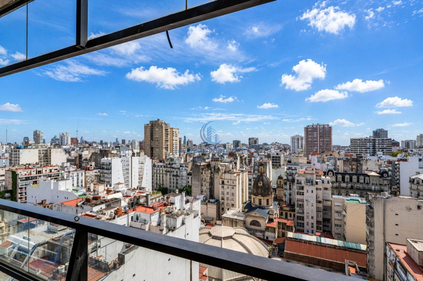 Venta de Soberbio Semipiso de 8 ambientes en Iconica Torre de la ciudad 