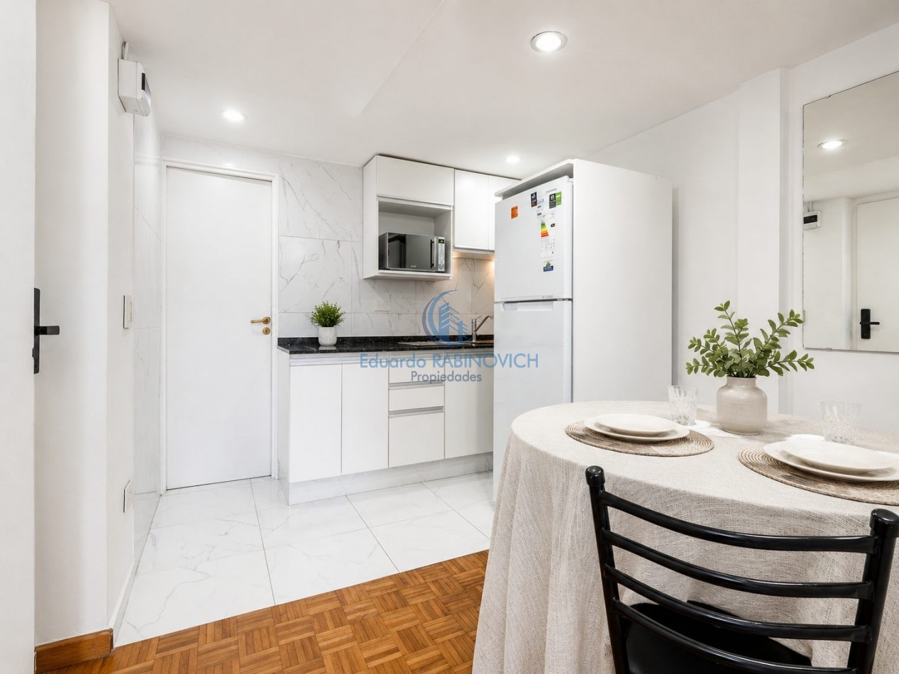 Venta de Soberbio Semipiso de 8 ambientes en Iconica Torre de la ciudad 