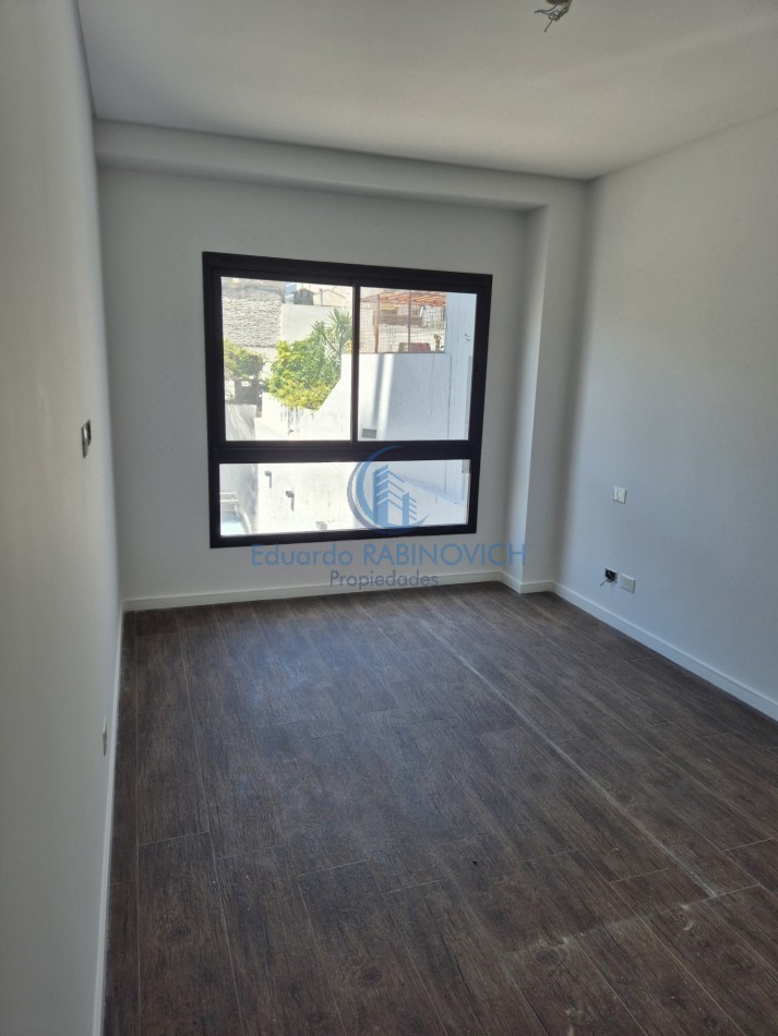Piso de 4 Dorm (2 Suites) Patio y Balcon con Parrilla  y cochera fija A ESTRENAR 