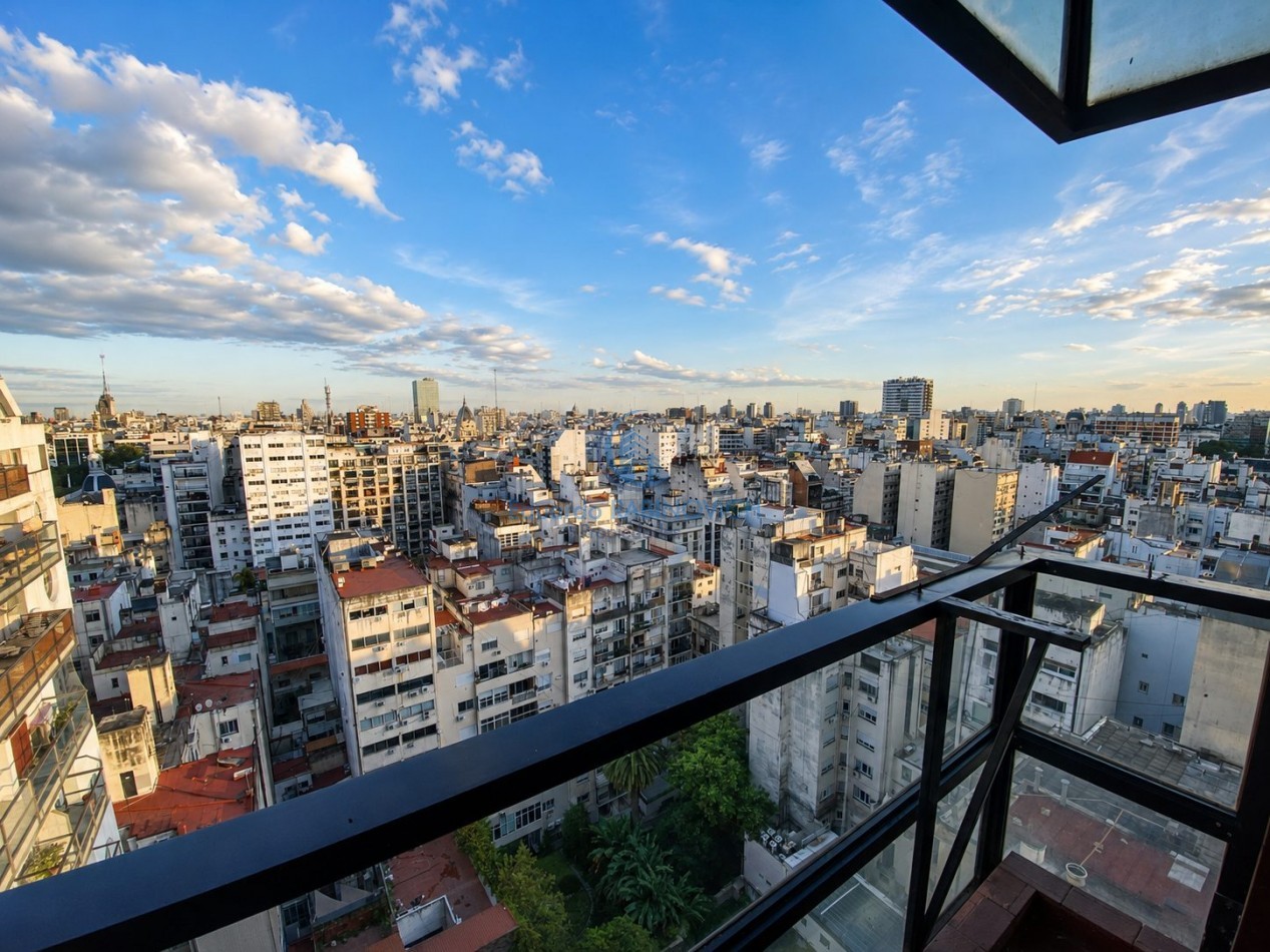 Venta de Soberbio Semipiso de 8 ambientes en Iconica Torre de la ciudad 