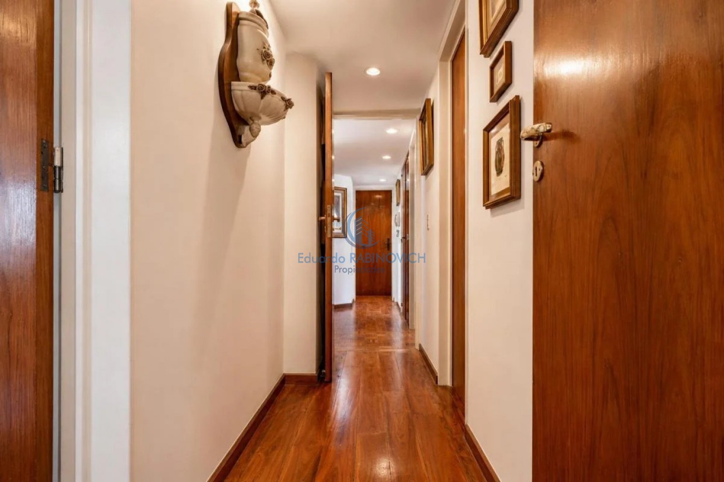 Venta de Soberbio Semipiso de 8 ambientes en Iconica Torre de la ciudad 