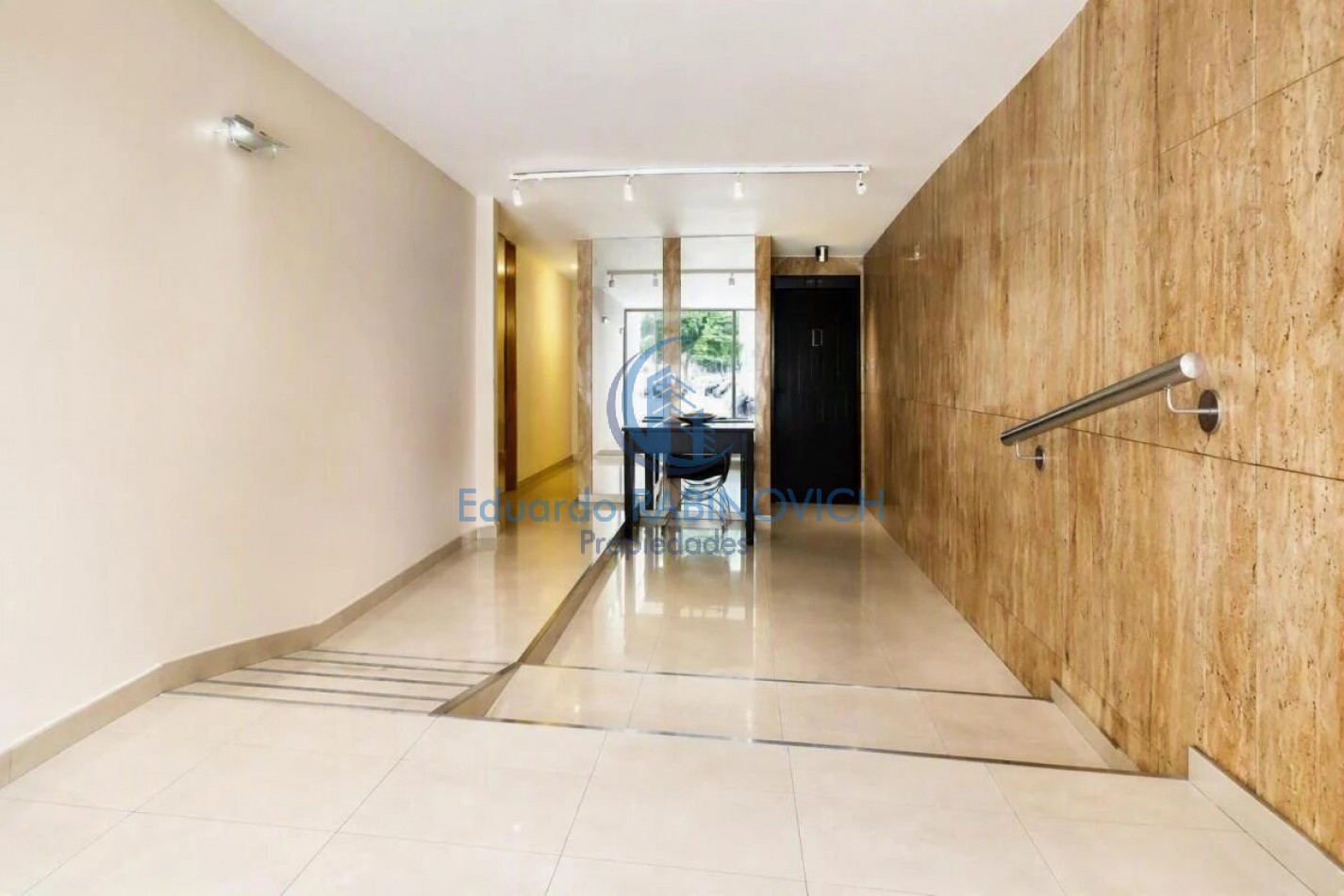 Venta Excelente y Luminoso Semipiso de 4 amb. a Mts Plaza Las Heras