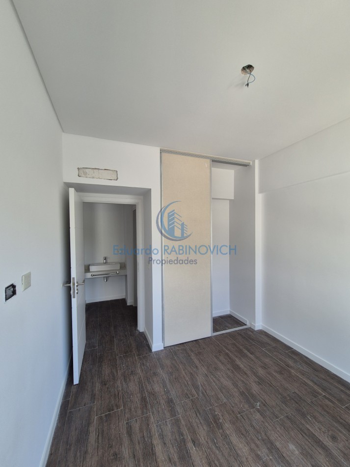 Piso de 4 Dorm (2 Suites) Patio y Balcon con Parrilla  y cochera fija A ESTRENAR 