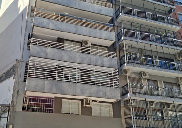 Amplio y luminoso Depto. 2 ambientes con Balcon. a Pulmon abierto Excel. Ubicacon