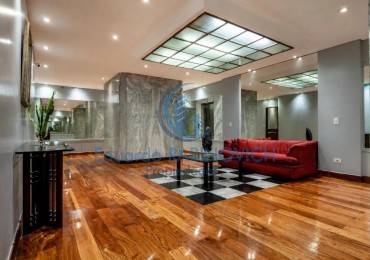 Venta de Soberbio Semipiso de 8 ambientes en Iconica Torre de la ciudad 